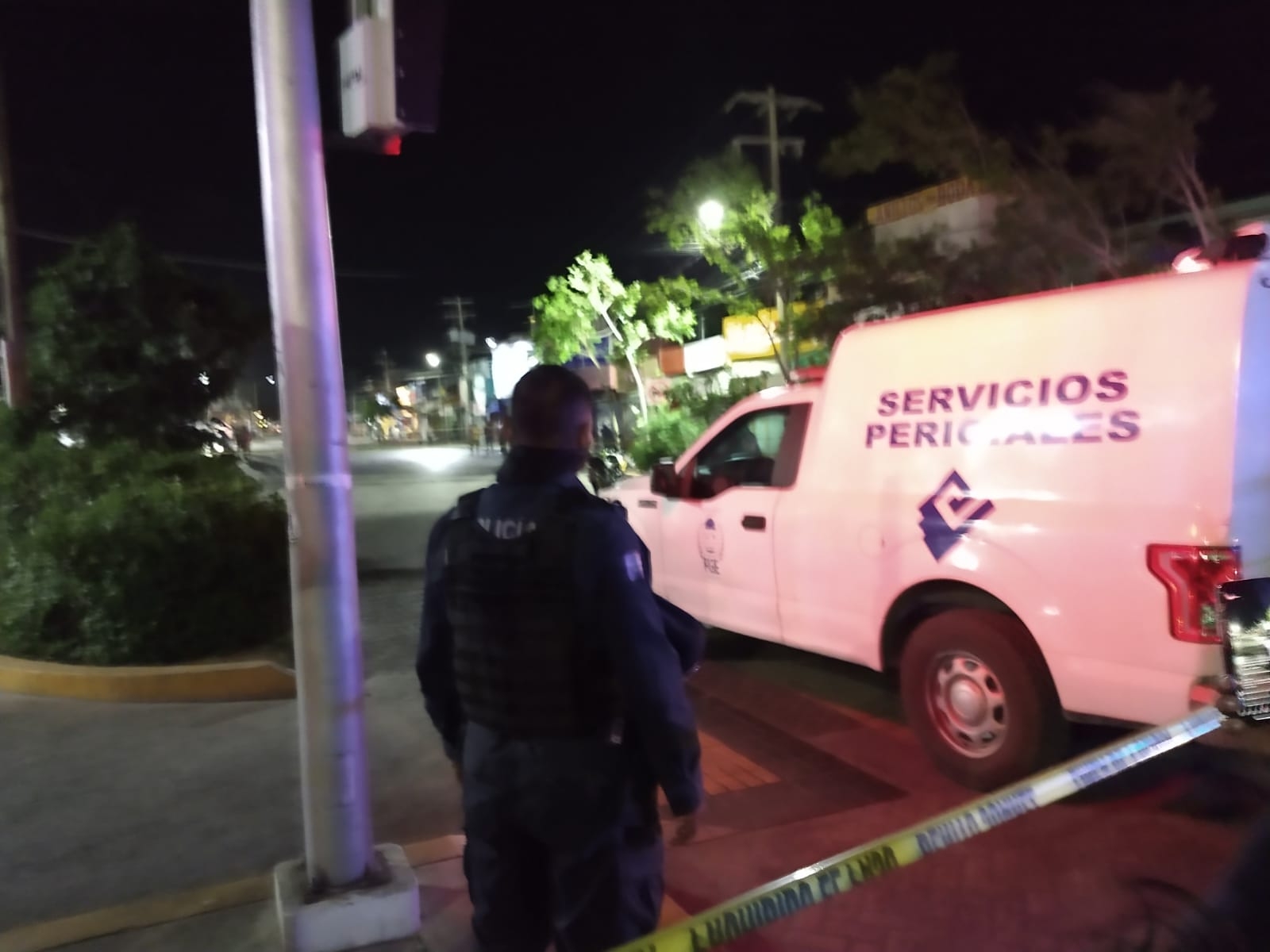 Servicios Periciales, se encuentran en el lugar realizando el peritaje correspondiente, para finalmente realizar el levantamiento del cuerpo