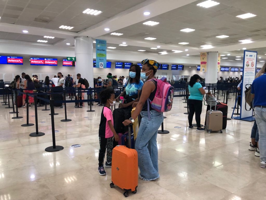 Pese a la pandemia incrementaron los vuelos en el aeropuerto de Cancún Pese a la pandemia incrementaron los vuelos en el aeropuerto de Cancún