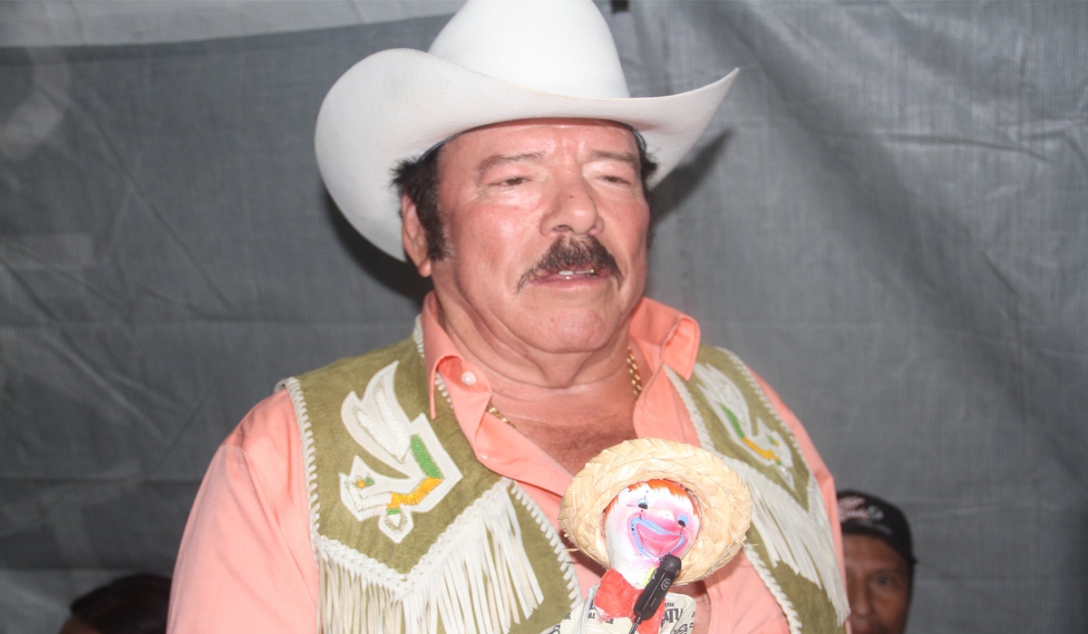 Luego de ser exhibido en algunos videos donde Lalo Mora realiza tocamientos indebidos a sus seguidoras, el cantante rompió el silencio y justificó sus notables faltas de respeto Luego de ser exhibido en algunos videos donde Lalo Mora realiza tocamientos indebidos a sus seguidoras, el cantante rompió el silencio y justificó sus notables faltas de respeto