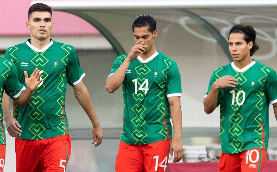 En el partido de México vs. Francia la playera de Erick Aguirre era distinta a las de sus compañeros, tenía la bandera al revés.