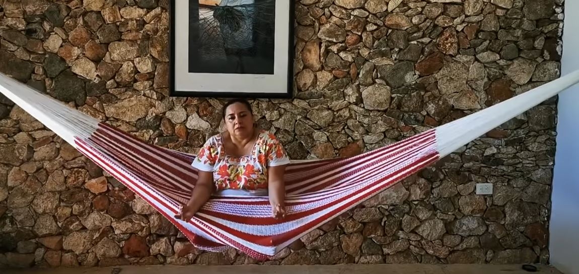Con colores brillantes e increíbles diseños la hamaca llegó a aliviar el calor de la Península de Yucatán Con colores brillantes e increíbles diseños la hamaca llegó a aliviar el calor de la Península de Yucatán