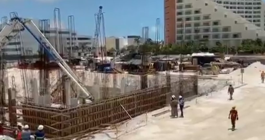 Denuncian construcción en la playa durante anidación de tortugas en Cancún
