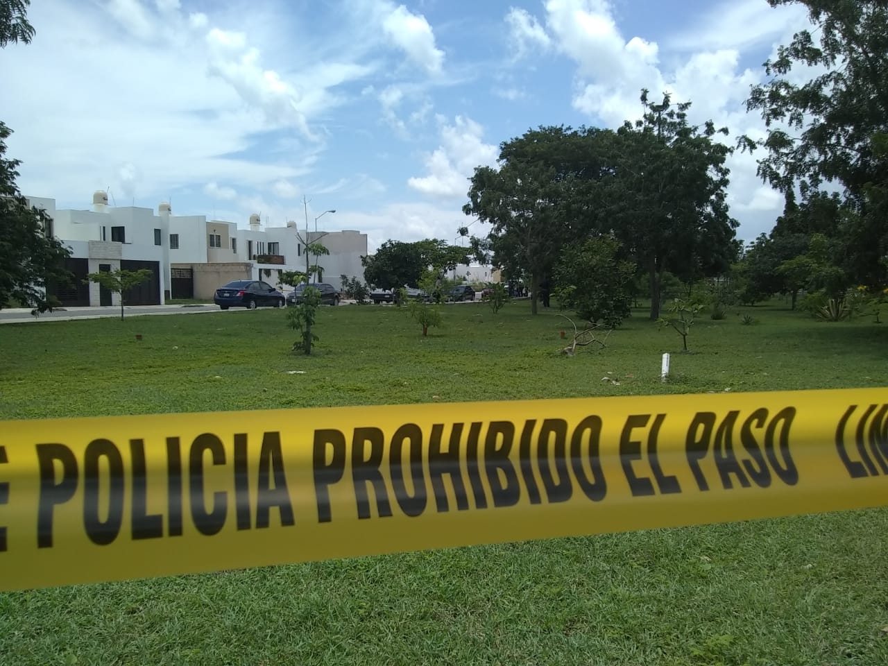 Versiones indica que el presunto asesino dio muerte a la mujer y al salir huyendo el policía motorizado lo detuvo