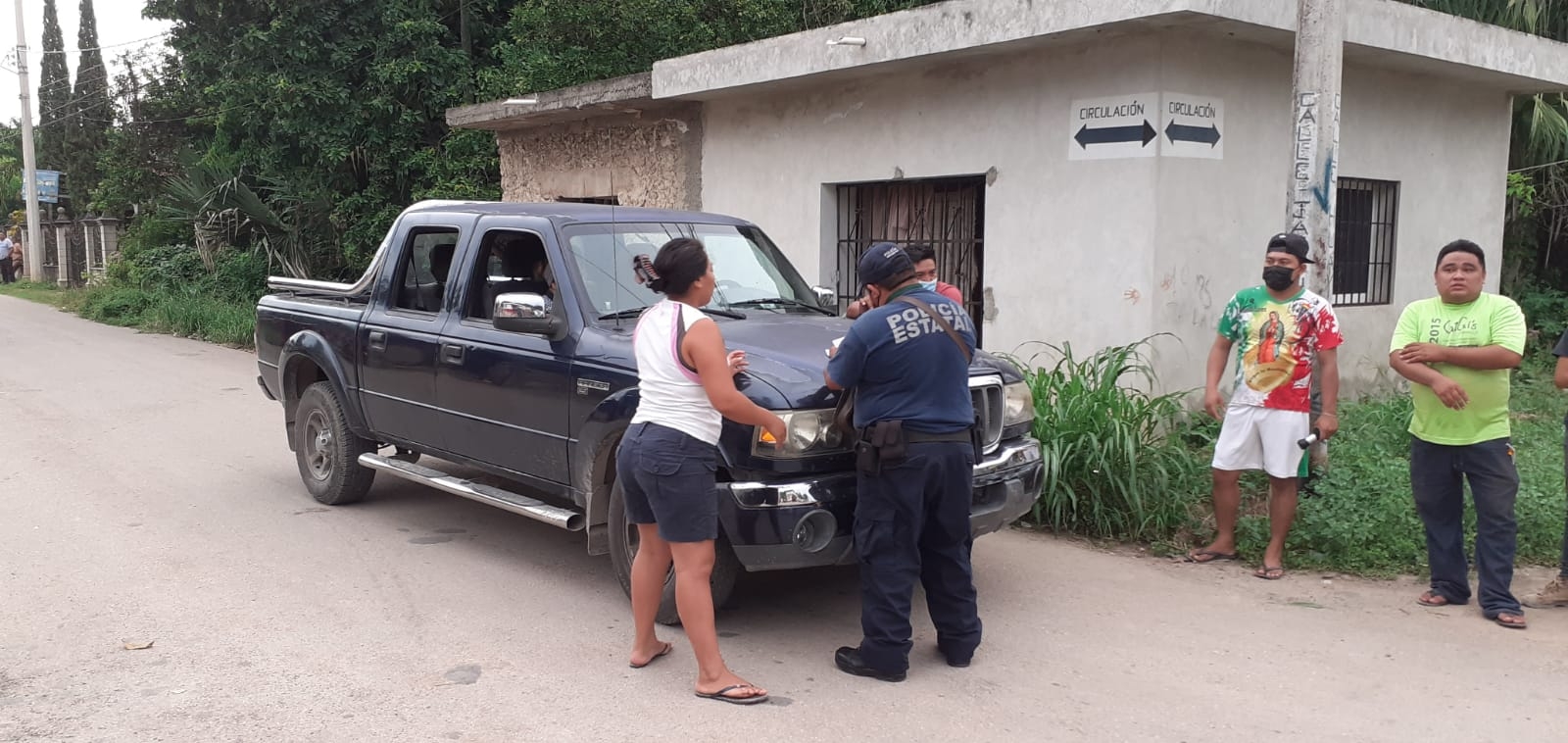 Camioneta embiste a un mototaxi y deja dos personas lesionadas en José María Morelos