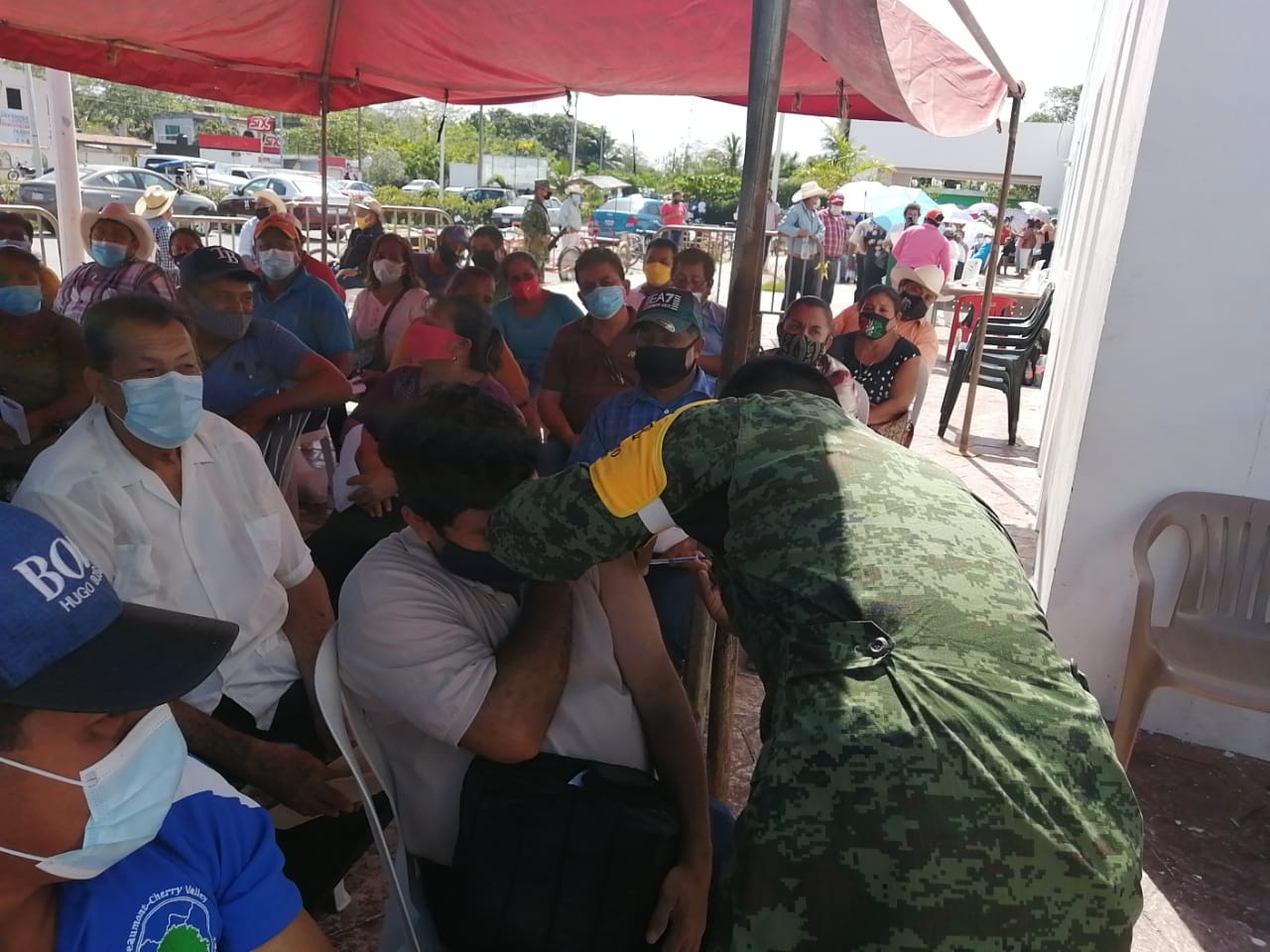 Para evitar las aglomeraciones de la primera dosis, dividieron la vacunación en dos días Para evitar las aglomeraciones de la primera dosis, dividieron la vacunación en dos días