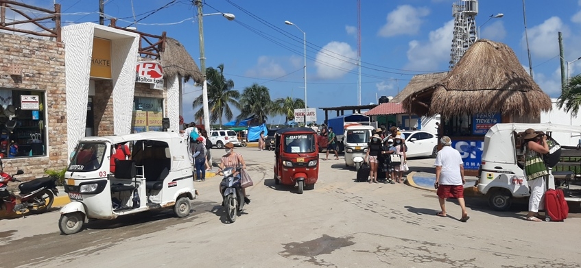 Los turistas, así como habitantes de la zona, mostraron su rechazo a este ordenamiento Los turistas, así como habitantes de la zona, mostraron su rechazo a este ordenamiento