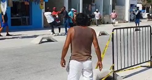 Entre la disputa, unos transeúntes terminaron lesionados