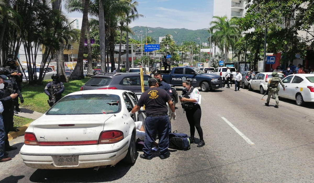 El vehículo donde viajaban las víctimas se impactó con una camioneta color gris