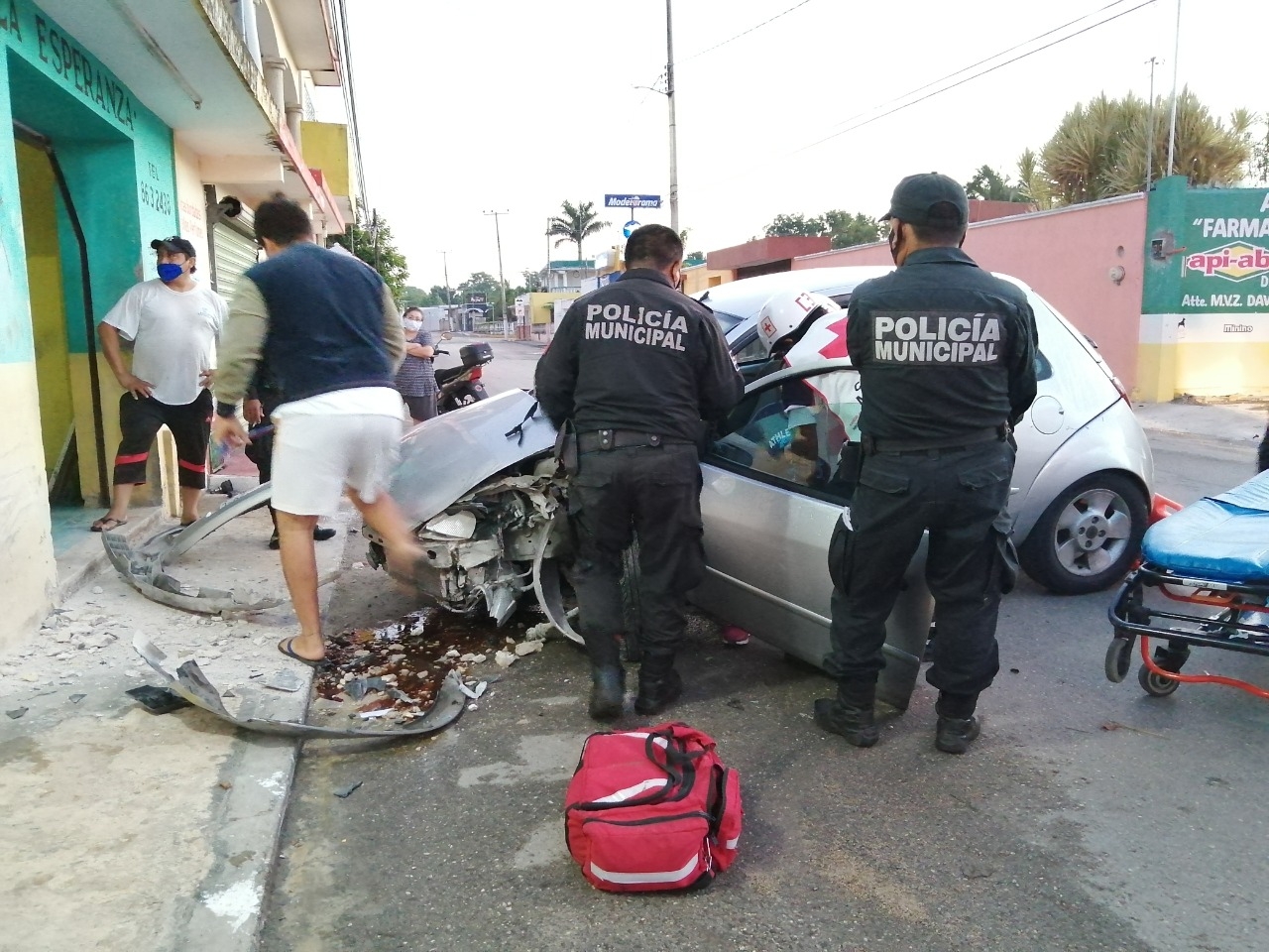 La joven tuvo que ser trasladada al hospital tras los fuertes golpes recibidos
