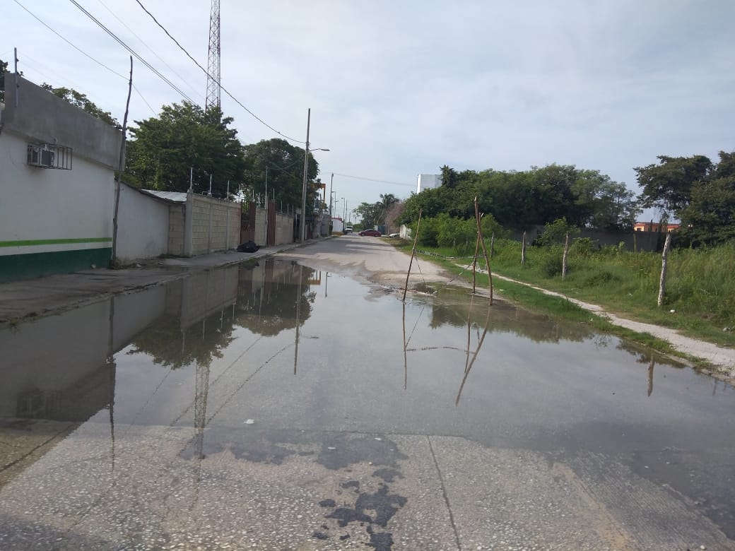 La fuga se ha reportado ante las autoridades que sólo dicen que pronto lo arreglarán, pero lleva así tres meses