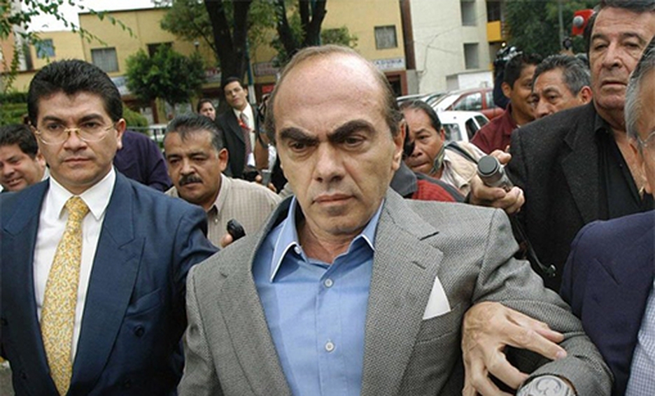 Kamel Nacif cuenta con una orden de aprehensión en su contra por el delito de tortura contra la periodista.
