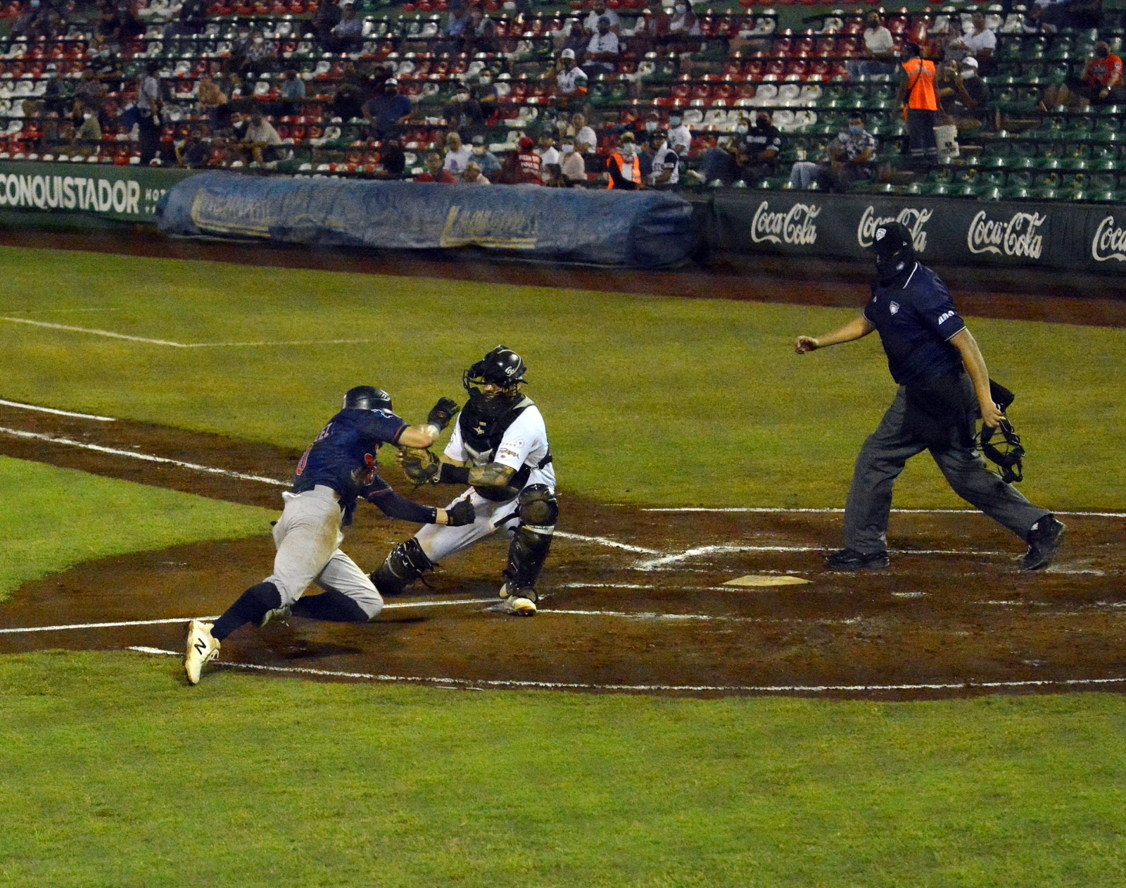 Tigres revienta a Jake Thompson e iguala la serie ante los melenudos