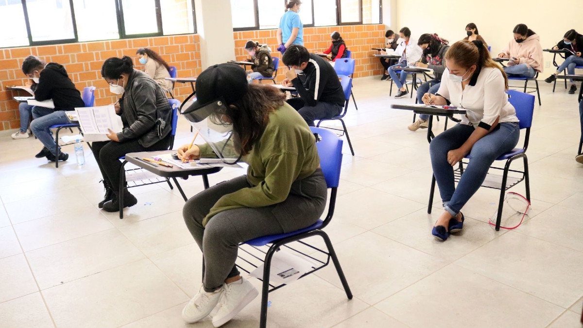 Este apoyo está dirigido para alumnos de licenciatura inscritos en una Institución Pública de Educación Superior Este apoyo está dirigido para alumnos de licenciatura inscritos en una Institución Pública de Educación Superior