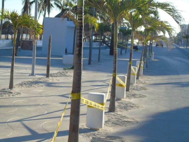 Ambos malecones del Puerto de Progreso cierran los sábados y domingos, pero sus restaurantes y accesos vehiculares siguen laborando