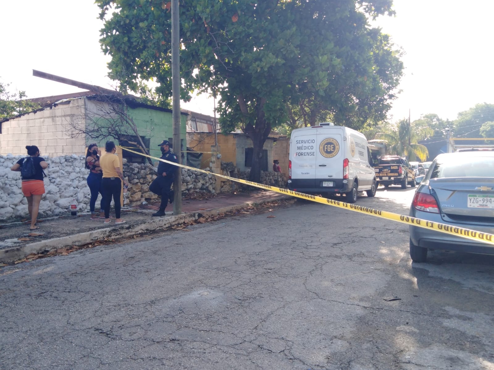 Al lugar llegaron elementos de la policía estatal, así como el Servicio Médico Forense para recoger el cuerpo