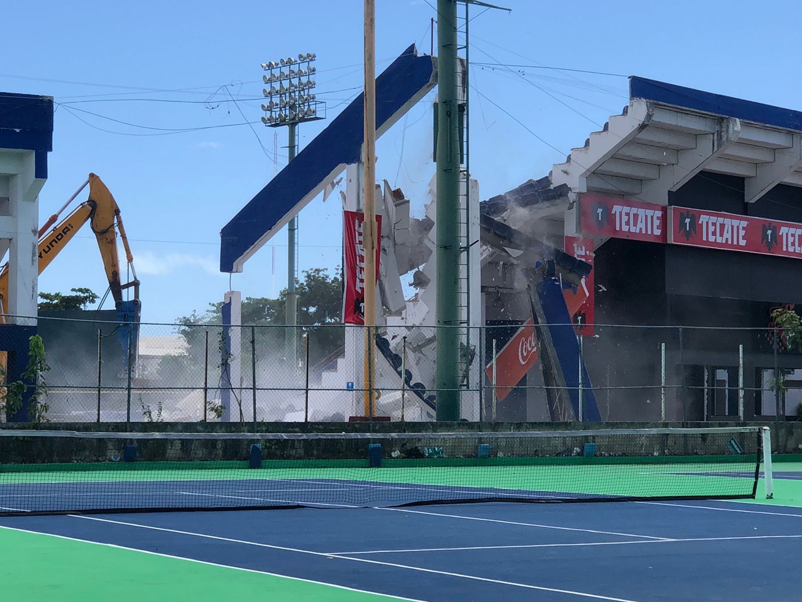 La demolición de las chanchas de tenis afectará directamente a más de tres mil niñas, niños y adolescentes así como dos mil adultos, señalaron los integrantes del grupo de ciudadanos defensores #PorCancún La demolición de las chanchas de tenis afectará directamente a más de tres mil niñas, niños y adolescentes así como dos mil adultos, señalaron los integrantes del grupo de ciudadanos defensores #PorCancún