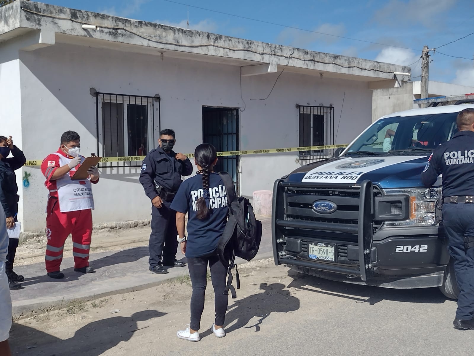 Elementos de la Policía Quintana Roo acordonaron el lugar para las diligencias correspondientes Elementos de la Policía Quintana Roo acordonaron el lugar para las diligencias correspondientes
