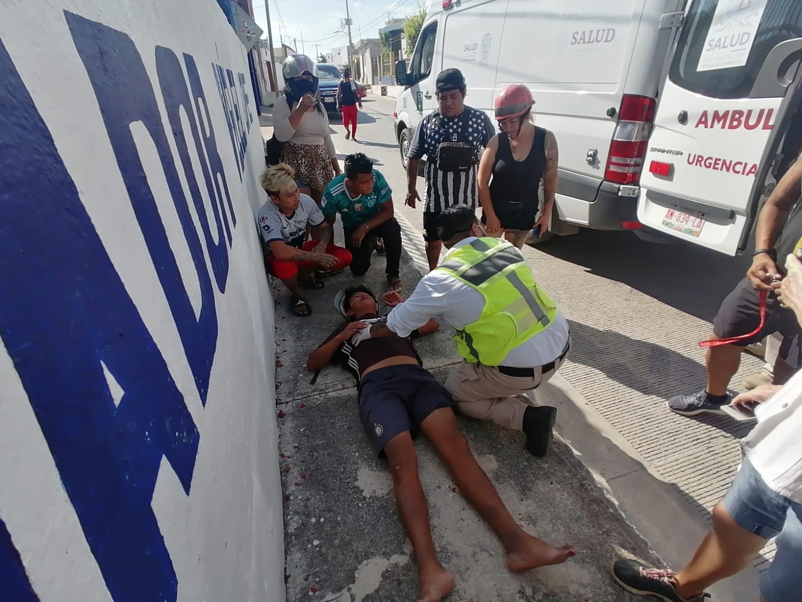 El motociclista fue trasladado al hospital más cercano a la zona del accidente debido a la gravedad de sus heridas El motociclista fue trasladado al hospital más cercano a la zona del accidente debido a la gravedad de sus heridas