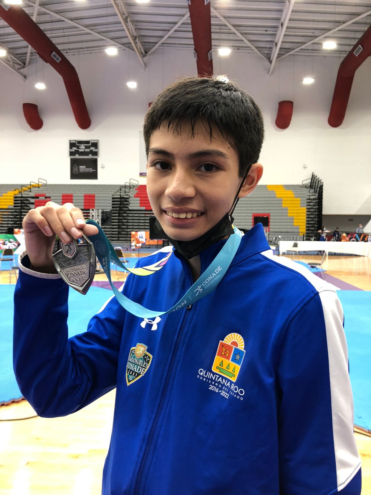 Oliver Gaspar Flores Cauich ganó la medalla de plata en la categoría Cadetes, división menos de 45 kilogramos  
