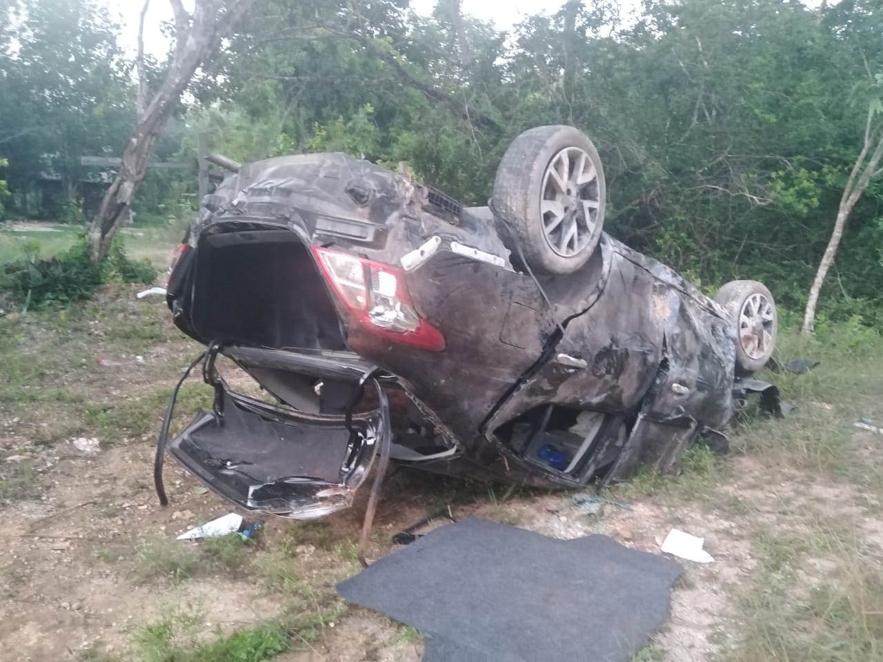El auto fue remitido al corralón para el deslinde de responsabilidades El auto fue remitido al corralón para el deslinde de responsabilidades