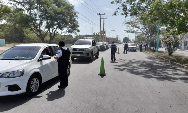 Operativo contra vehículos polarizados causa molestia a conductores en Chetumal