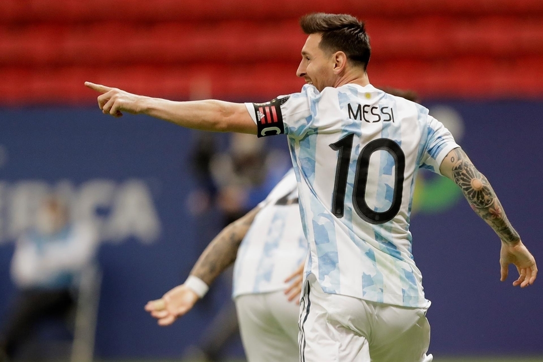 Debido a la descarga de patas en contra del número 10 de Argentina, Messi terminó con el tobillo ensangrentado Debido a la descarga de patas en contra del número 10 de Argentina, Messi terminó con el tobillo ensangrentado