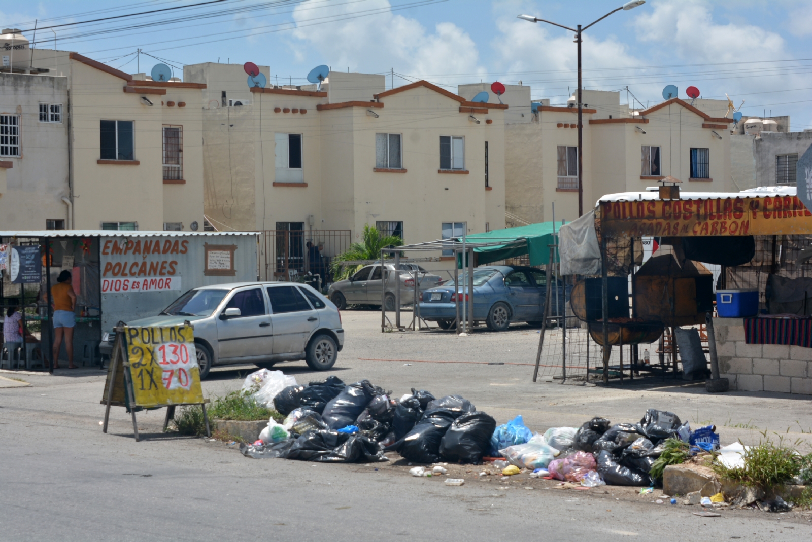 La acumulación de basura en las calles de Cancún demuestra las deficiencias de la empresa recolectora concesionada en la ciudad