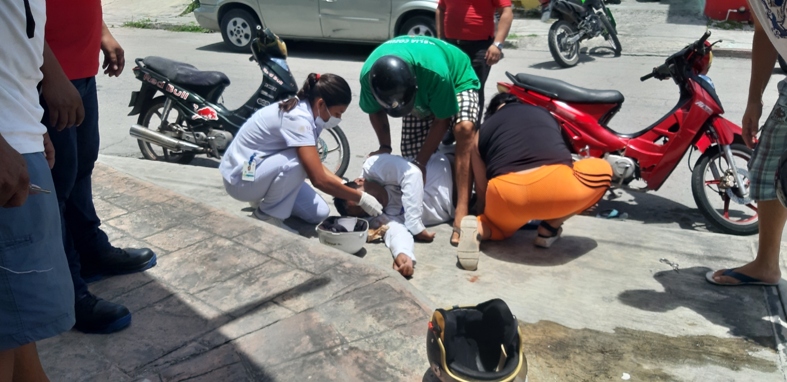 Enfermera fuera de servicio salva a pescador mientras convulsionaba en Cozumel