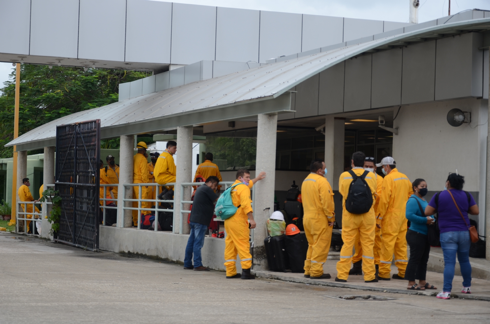 Los trabajadores recibieron la dosis de la vacuna AstraZeneca
