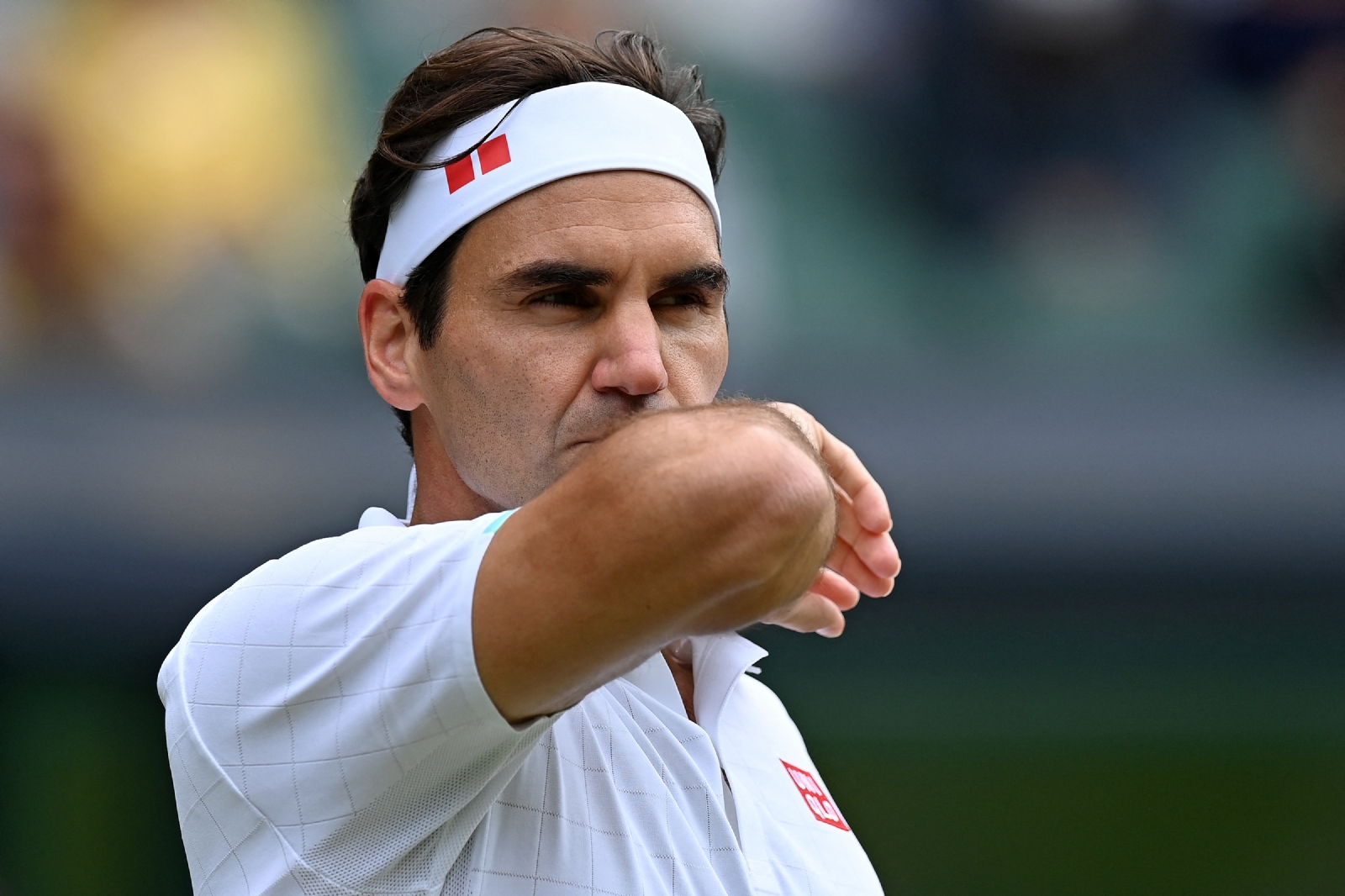 Federer, ocho veces campeón de Wimbledon, se vio totalmente desbordado por la agresividad del polaco de 24 años