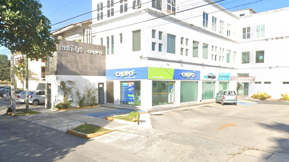 El laboratorio se encuentra sobre avenida La Luna en Cancún; autoridades acudieron al lugar del hecho El laboratorio se encuentra sobre avenida La Luna en Cancún; autoridades acudieron al lugar del hecho