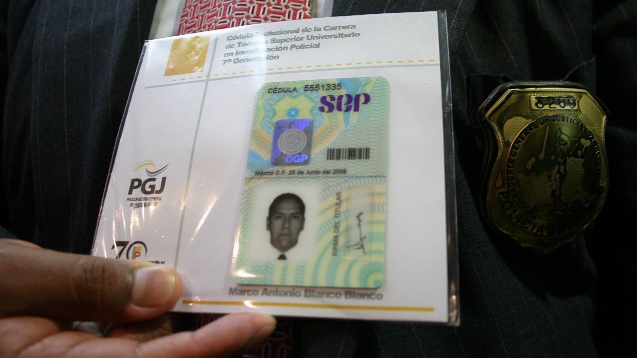 La SEP informó que dicho documento valida electrónicamente la identidad y vincula el registro profesional a los datos infalsificables que se contienen en la firma electrónica.