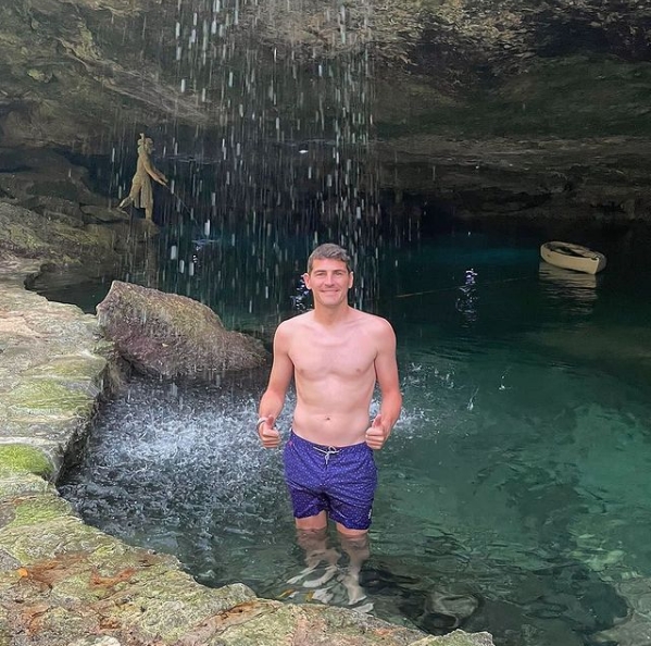 Iker Casillas disfrutando del Cenote Kantun- Chi en la Riviera Maya