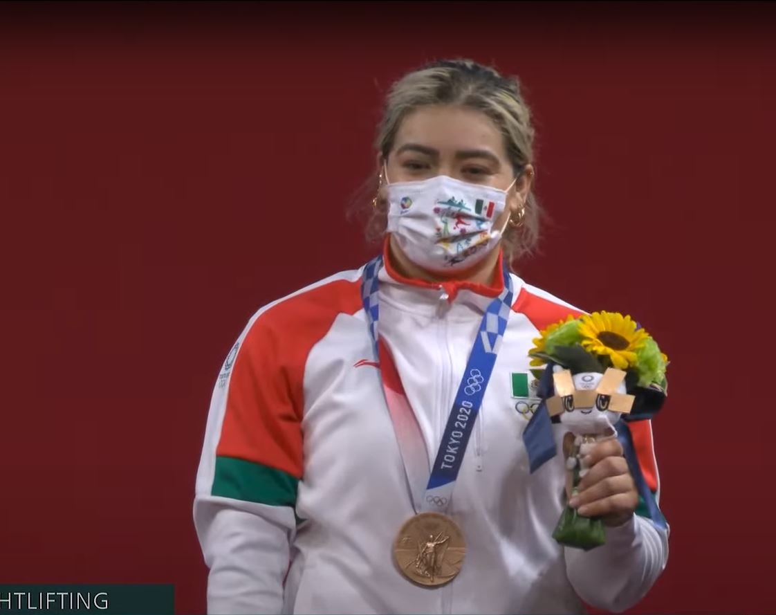 La mexicana logró posicionarse en tercer lugar de Halterofilia de 76 kilos