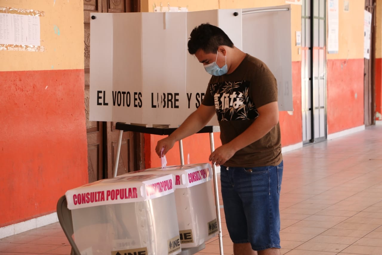 En todas las casillas se encuentra gel antibacterial y les piden a los votantes portar correctamente el cubrebocas En todas las casillas se encuentra gel antibacterial y les piden a los votantes portar correctamente el cubrebocas