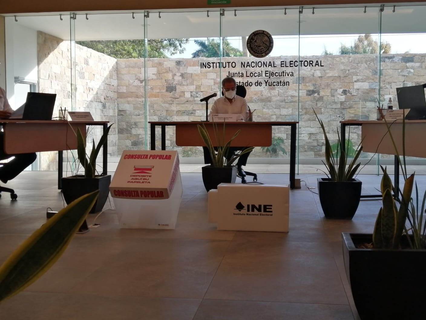 A las 8:00 de la mañana inició la instalación de las primeras mesas de recepción