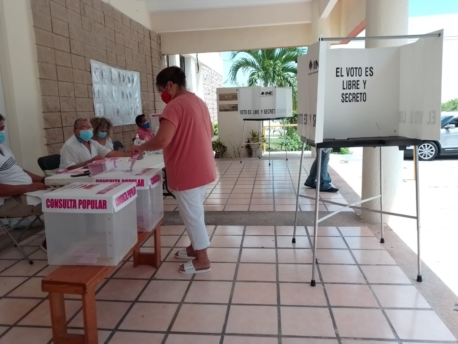 La poca afluencia de ciudadanos se observó en las distintas mesas receptoras de la consulta popular en Cancún