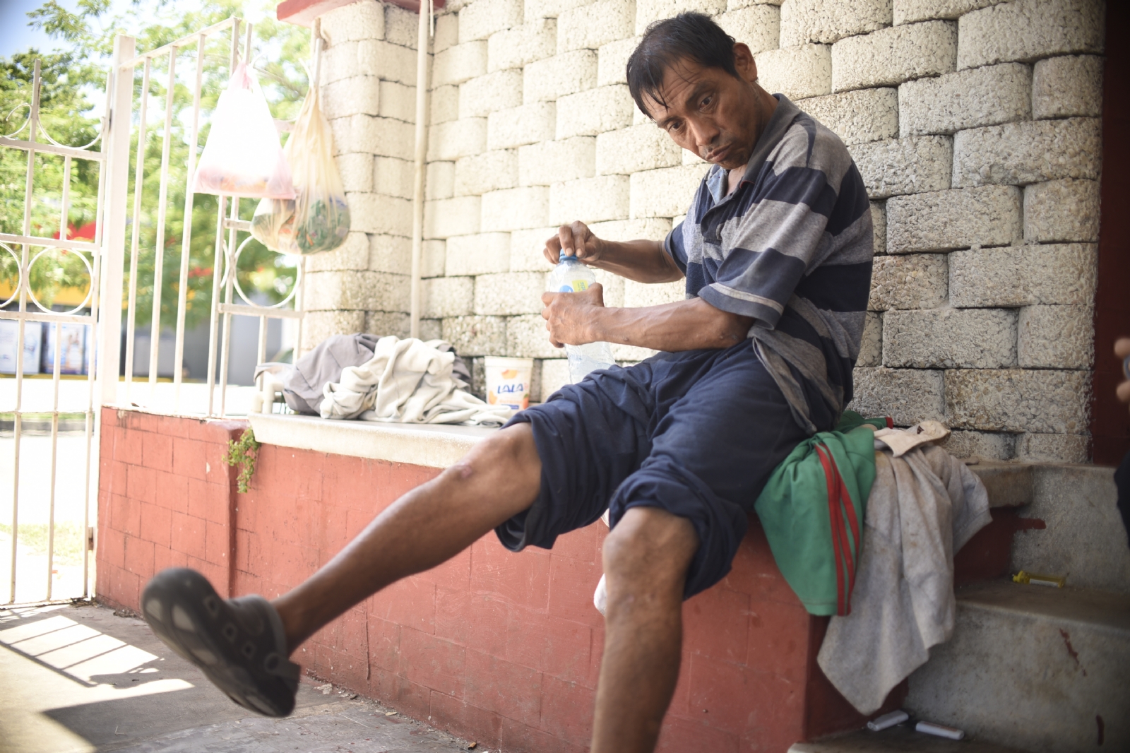 Los vecinos se encargarán del traslado siempre y cuando su familia lo vaya a recibir y se hagan cargo de él Los vecinos se encargarán del traslado siempre y cuando su familia lo vaya a recibir y se hagan cargo de él