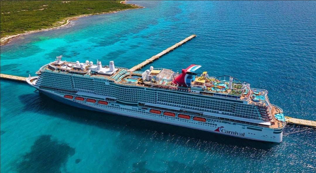 Llega a Mahahual, Quintana Roo el crucero Mardi Gras de la naviera Carnival