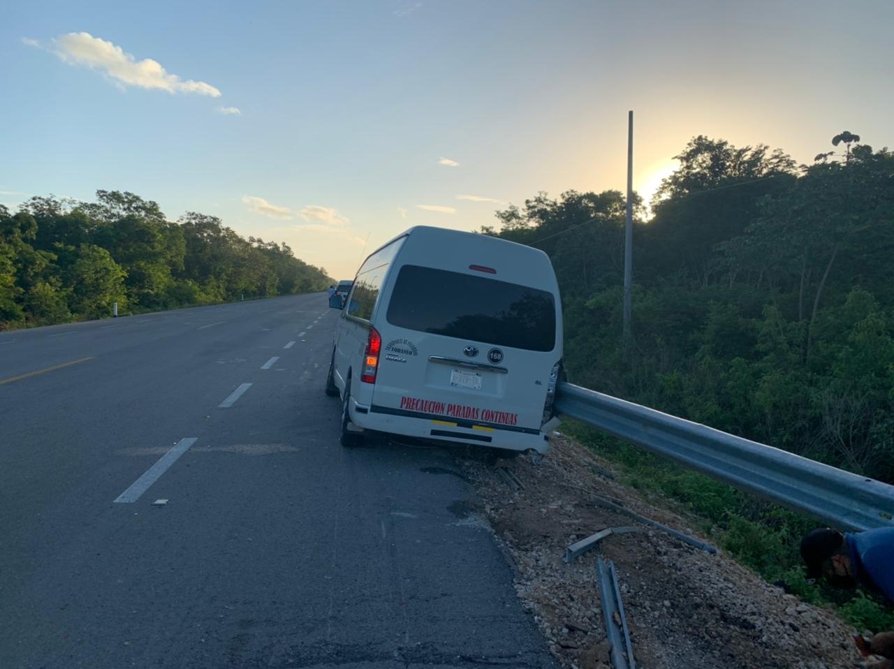 Pasajero sufre fractura tras chocar la combi en la que viajaba en Felipe Carrillo Puerto