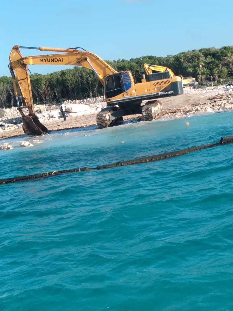 Expertos señalan que con estas obras se asfixian los corales, pues aumentan la enfermedad del Síndrome Blaco