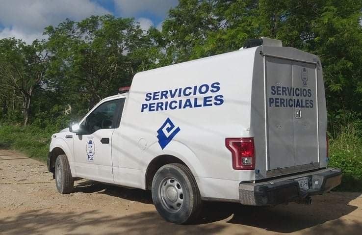 Personal del Servicio Médico Forense acudió al lugar para realizar el levantamiento del cadáver en Calderitas Personal del Servicio Médico Forense acudió al lugar para realizar el levantamiento del cadáver en Calderitas