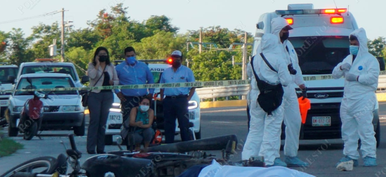 El cuerpo se encontraba a mitad de la carretera, por lo que los automovilistas que pasaron se percataron y llamaron al 911
