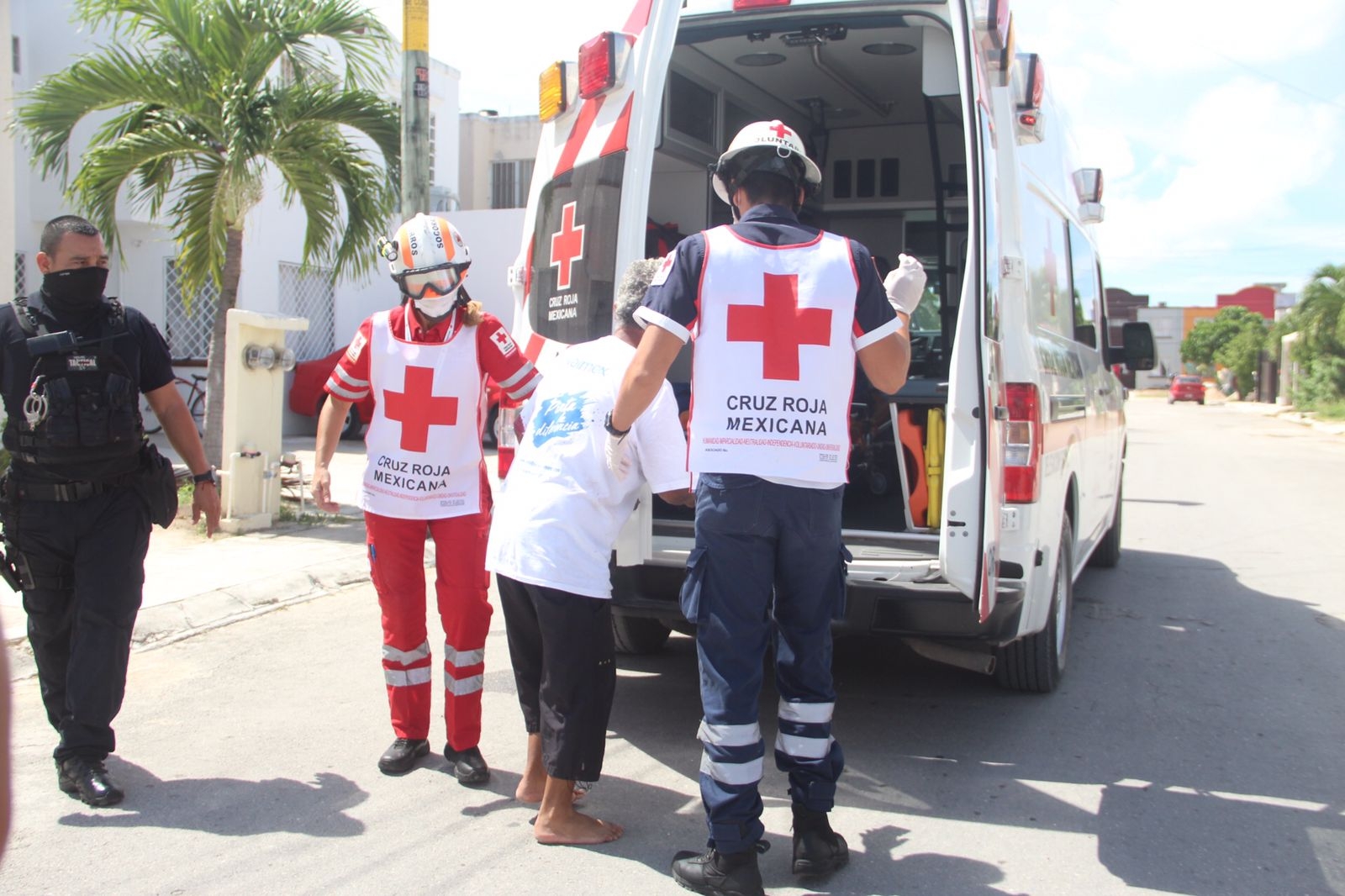 Hombre es macheteado por un jardinero en la región 529 de la ciudad de Cancún