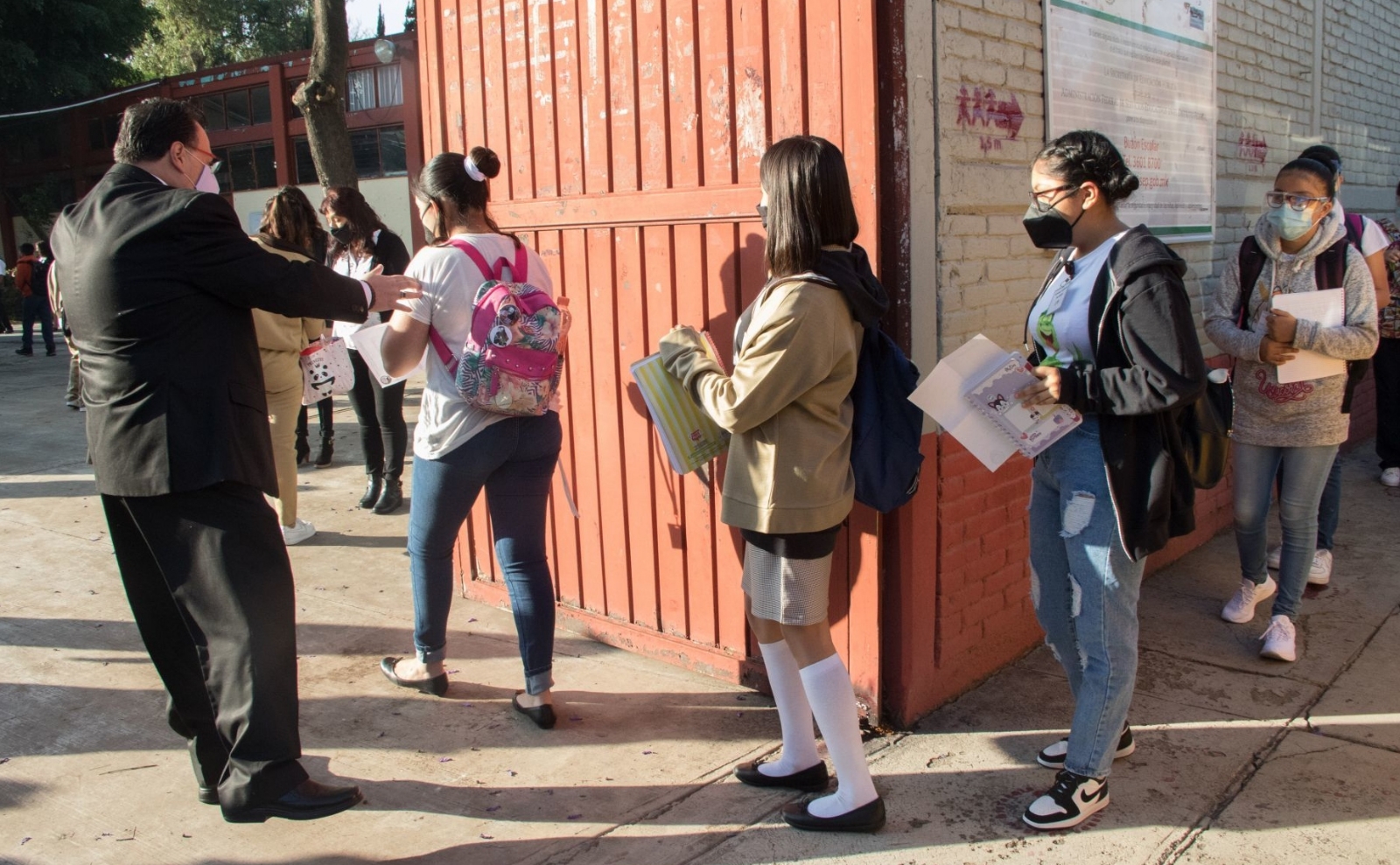 México comenzó a transmitir las clases por televisión e internet tras cerrar sus colegios públicos en marzo de 2020. Foto: Cuartoscuro
