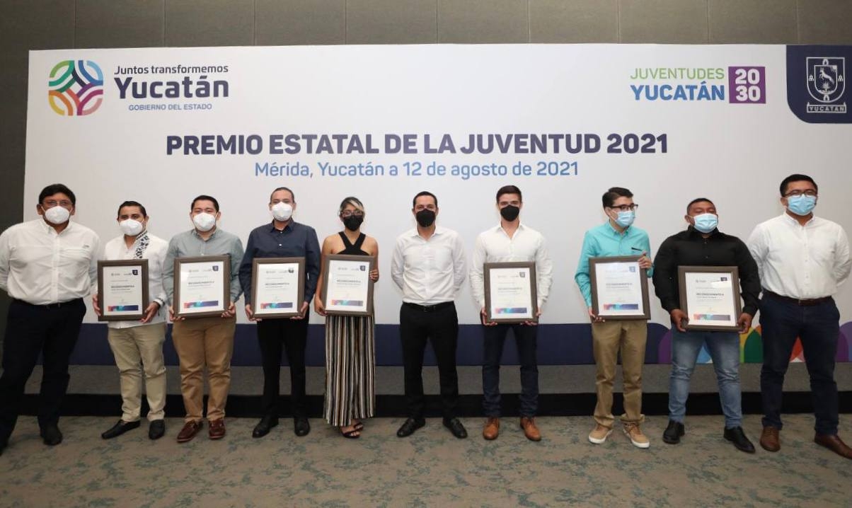 Además del reconocimiento, los jóvenes recibieron un estímulo de 10 mil pesos para continuar con sus labores Además del reconocimiento, los jóvenes recibieron un estímulo de 10 mil pesos para continuar con sus labores