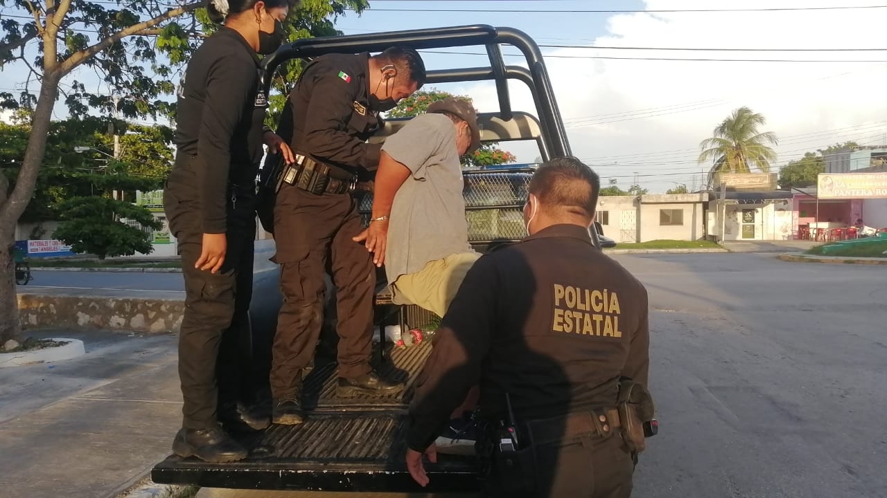 El hijo vio la agresión y dio parte a las autoridades quienes calles más adelante lo detuvieron El hijo vio la agresión y dio parte a las autoridades quienes calles más adelante lo detuvieron