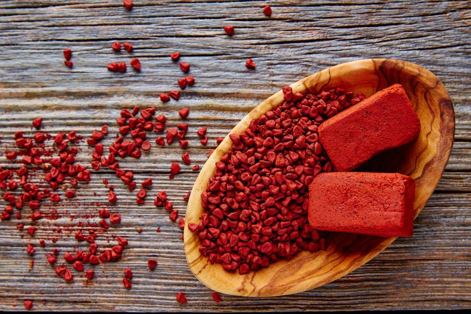 El achiote no sólo se utiliza en la cocina, también en la industria cosmética El achiote no sólo se utiliza en la cocina, también en la industria cosmética