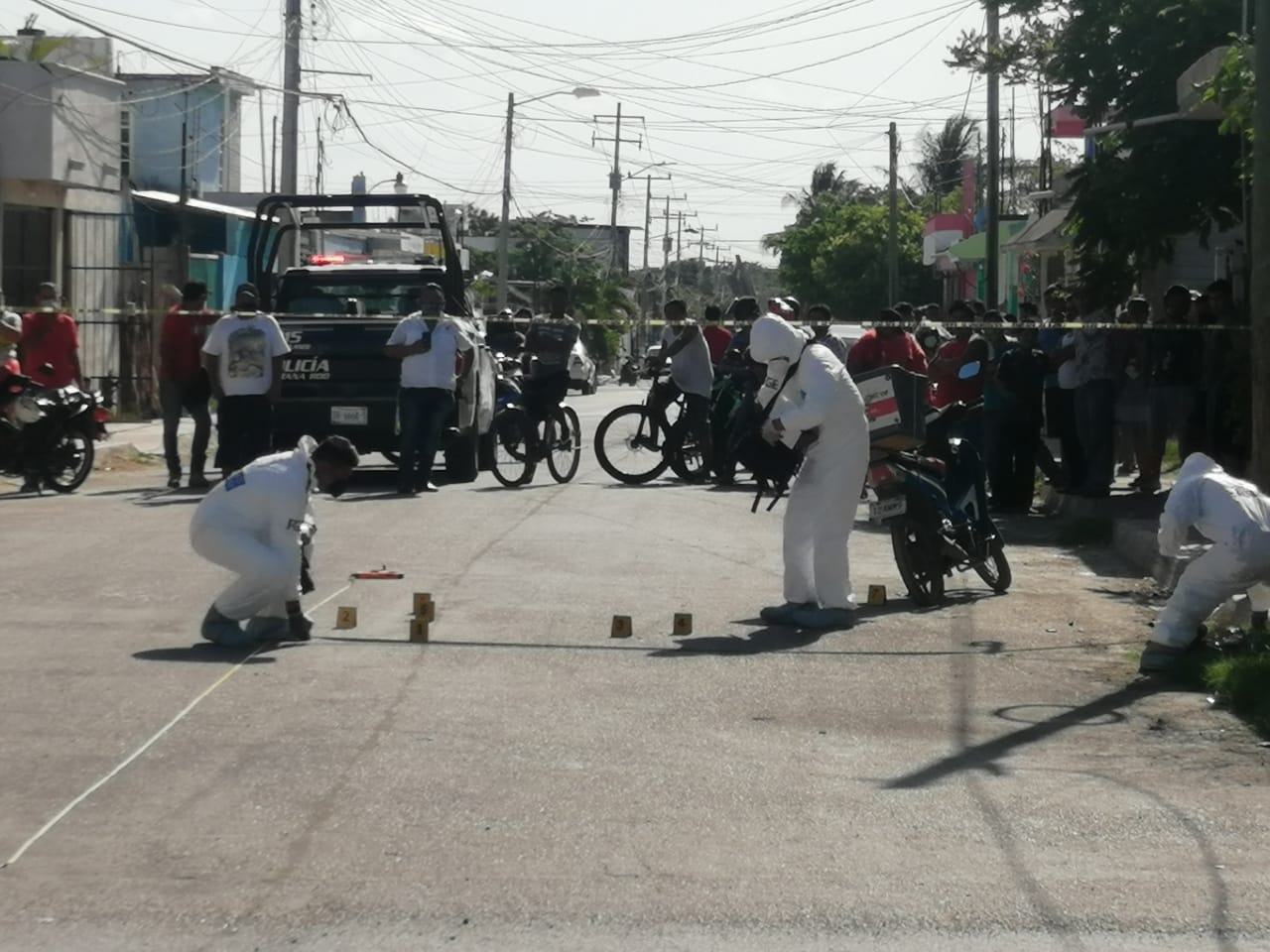 Una menor de edad fue víctima de un ataque a balazos junto a su padre en Playa del Carmen, quienes murieron en el lugar