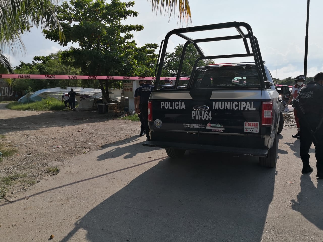El lugar fue acordonado por elementos de la Policía Municipal para evitar que curiosos se acercarán al cuerpo El lugar fue acordonado por elementos de la Policía Municipal para evitar que curiosos se acercarán al cuerpo